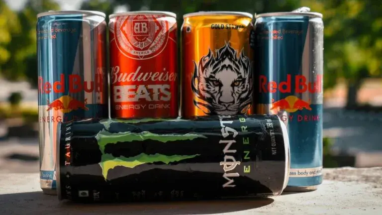 Bebidas energéticas aumentan su consumo y generan preocupación por sus efectos en la salud