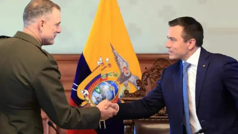 Daniel Noboa destituye al comandante de la Fuerza Aérea de Ecuador tras conocerse un documento sobre cooperación con Estados Unidos