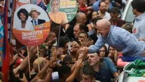 Elecciones en Brasil enfrentan a Lula da Silva y Flávio Bolsonaro en una cerrada contienda presidencial