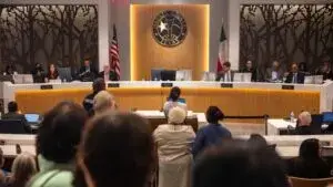 Harris County aprueba un histórico aumento al impuesto de propiedad que elevará las facturas de los propietarios