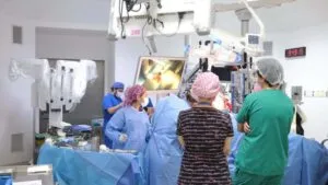 Chile realizó su primera cirugía robótica contra el cáncer de mama mediante una mastectomía mínimamente invasiva en un hospital público