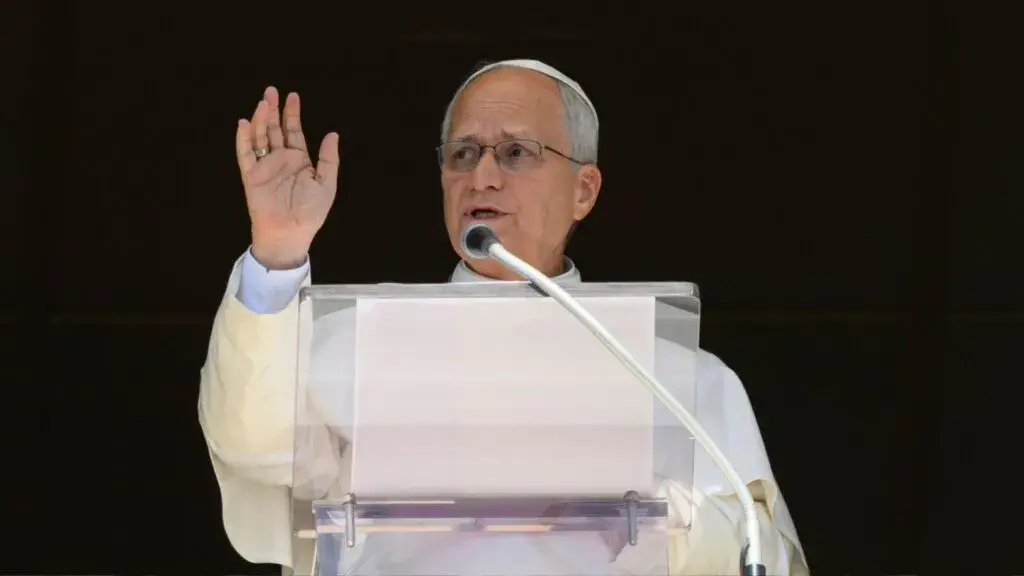 Papa León XIV fue operado de un tumor maligno en el pulmón derecho y permanece hospitalizado en Roma