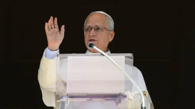 Papa León XIV fue operado de un tumor maligno en el pulmón derecho y permanece hospitalizado en Roma