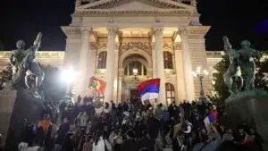 Estudiantes de Serbia consiguen una victoria electoral después de casi dos años de protestas contra la corrupción y el oficialismo de Aleksandar Vucic