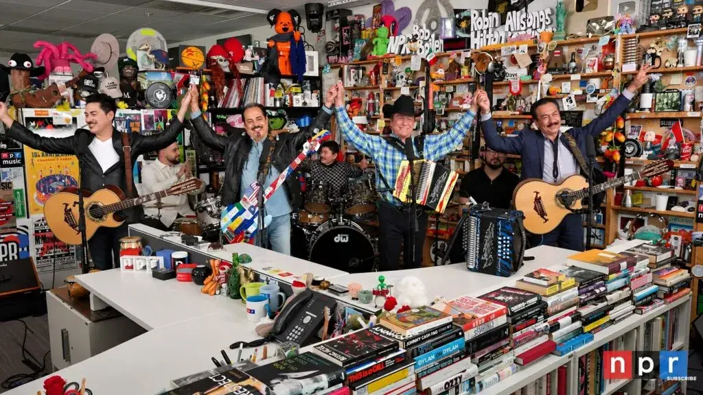 Los Tigres del Norte ofrecen un concierto Tiny Desk de NPR con canciones emblemáticas de la música norteña y mensajes de apoyo a los migrantes