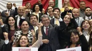 Morenistas dejan cargos públicos en distintos gobiernos de México para buscar candidaturas a diputados federales en 2027