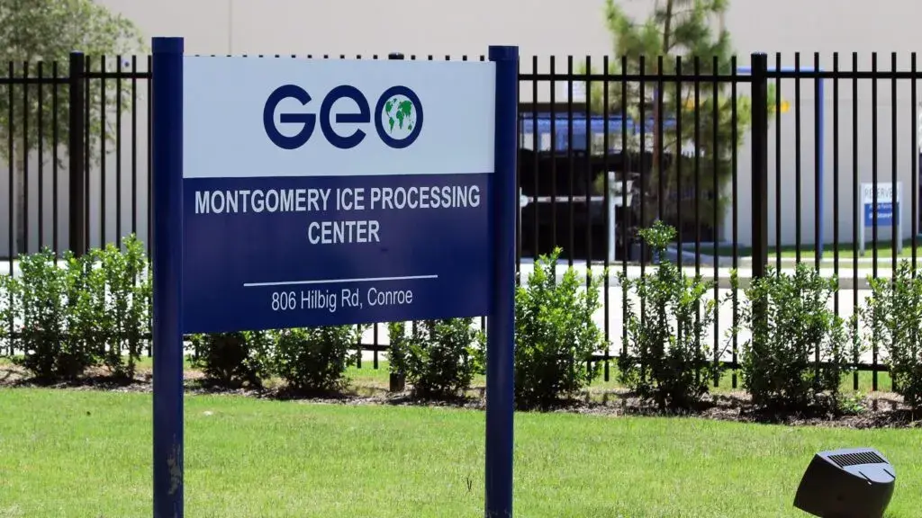 Migrante hondureño murió bajo custodia de ICE en Texas tras fallas médicas documentadas por una revisión federal