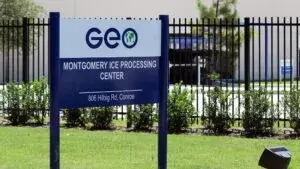Migrante hondureño murió bajo custodia de ICE en Texas tras fallas médicas documentadas por una revisión federal