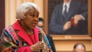 Senadora L. Louise Lucas de Virginia enfrenta acusaciones federales por presunto tráfico ilegal de marihuana, sobornos y lavado de dinero