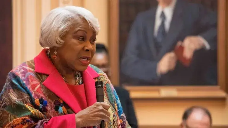 Senadora L. Louise Lucas de Virginia enfrenta acusaciones federales por presunto tráfico ilegal de marihuana, sobornos y lavado de dinero